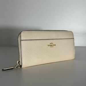 COACH Cream Leather Wristlet Wallet